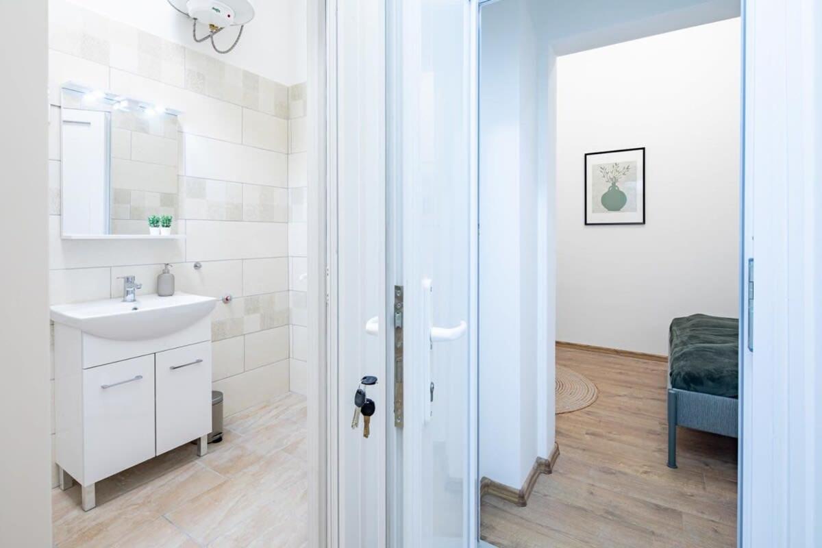 Central - New - Comfy Ac Studio Budapest Esterno foto